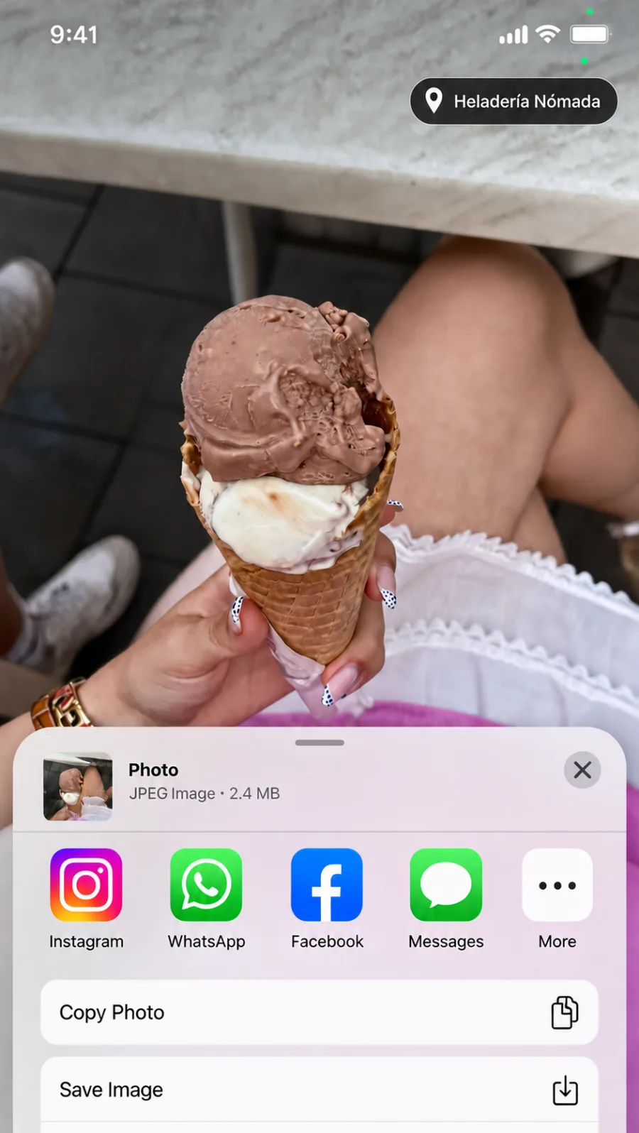 Foto de helado con opciones para compartir en redes sociales